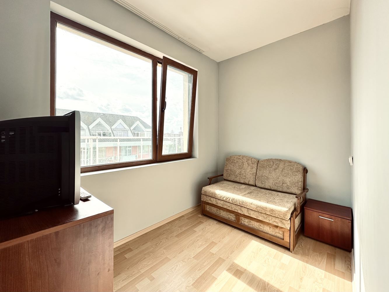  Prostorné studio s působivou panoramatickou terasou na Slunečním pobřeží