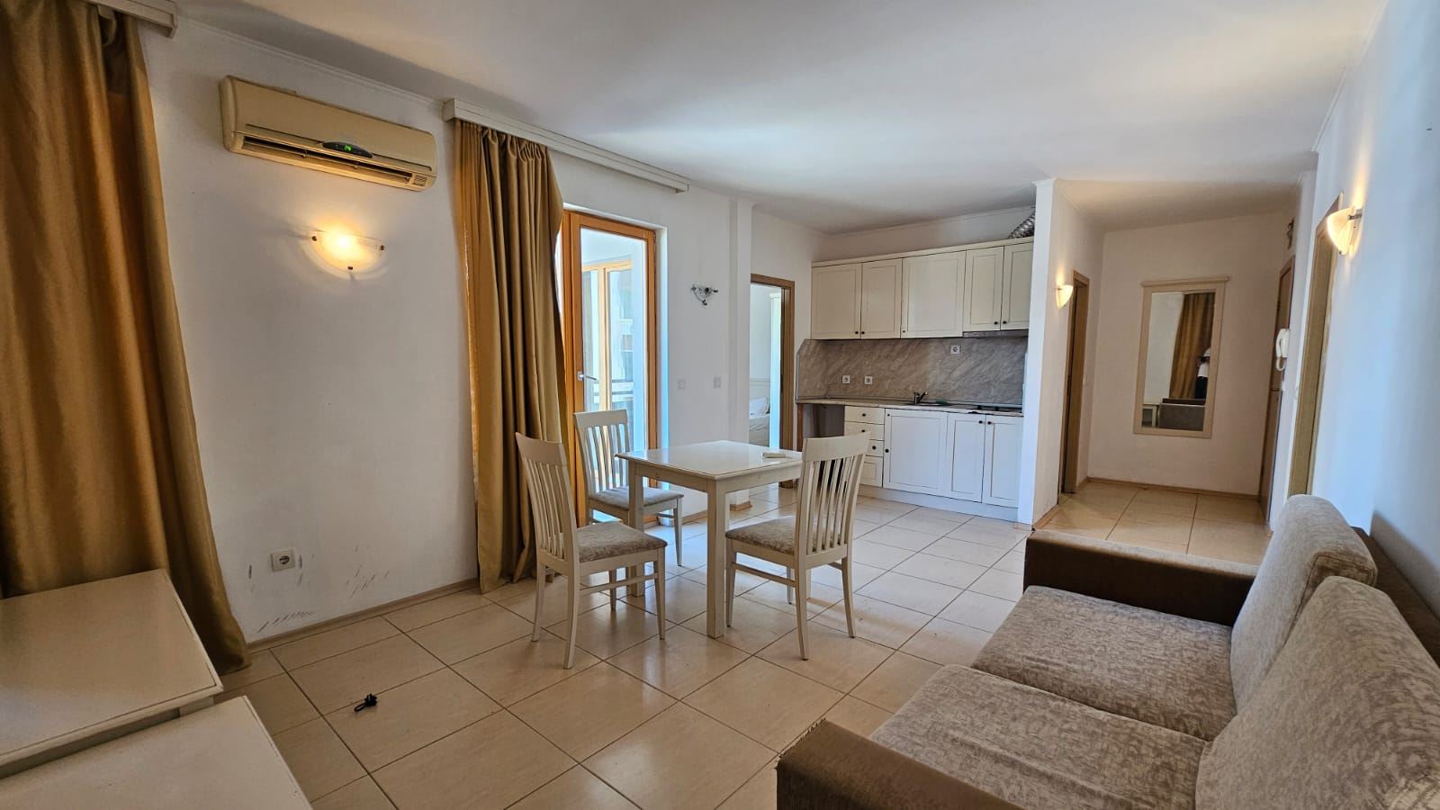 Apartmán se dvěma ložnicemi bez poplatku za údržbu, přímo u supermarketu