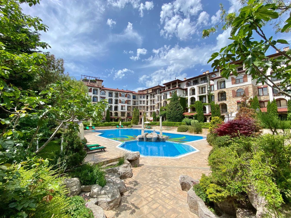 Unikátní mezonetový apartmán v prémiovém komplexu ve městě Nesebar