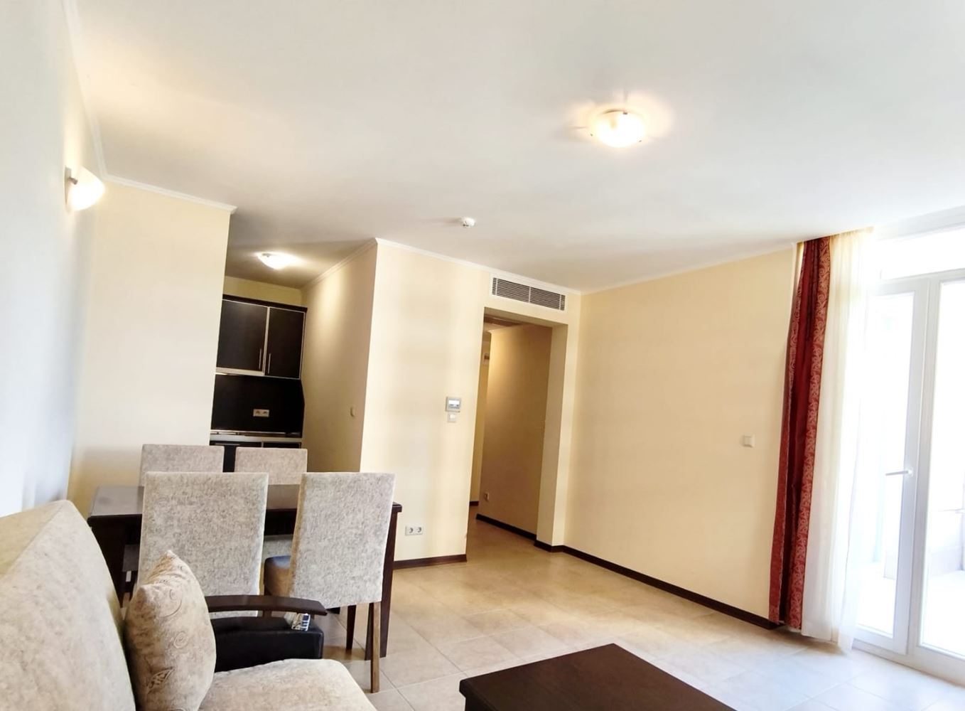 Luxusní apartmán s jednou ložnicí v první linii u moře v Pomorie – komfort a přímořská atmosféra