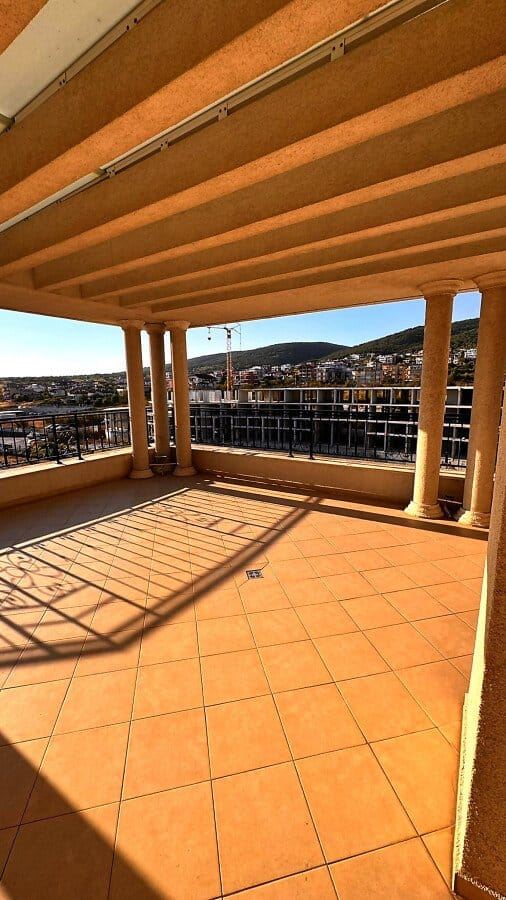 Luxusní apartmán se dvěma ložnicemi a panoramatickými výhledy ve Sveti Vlas