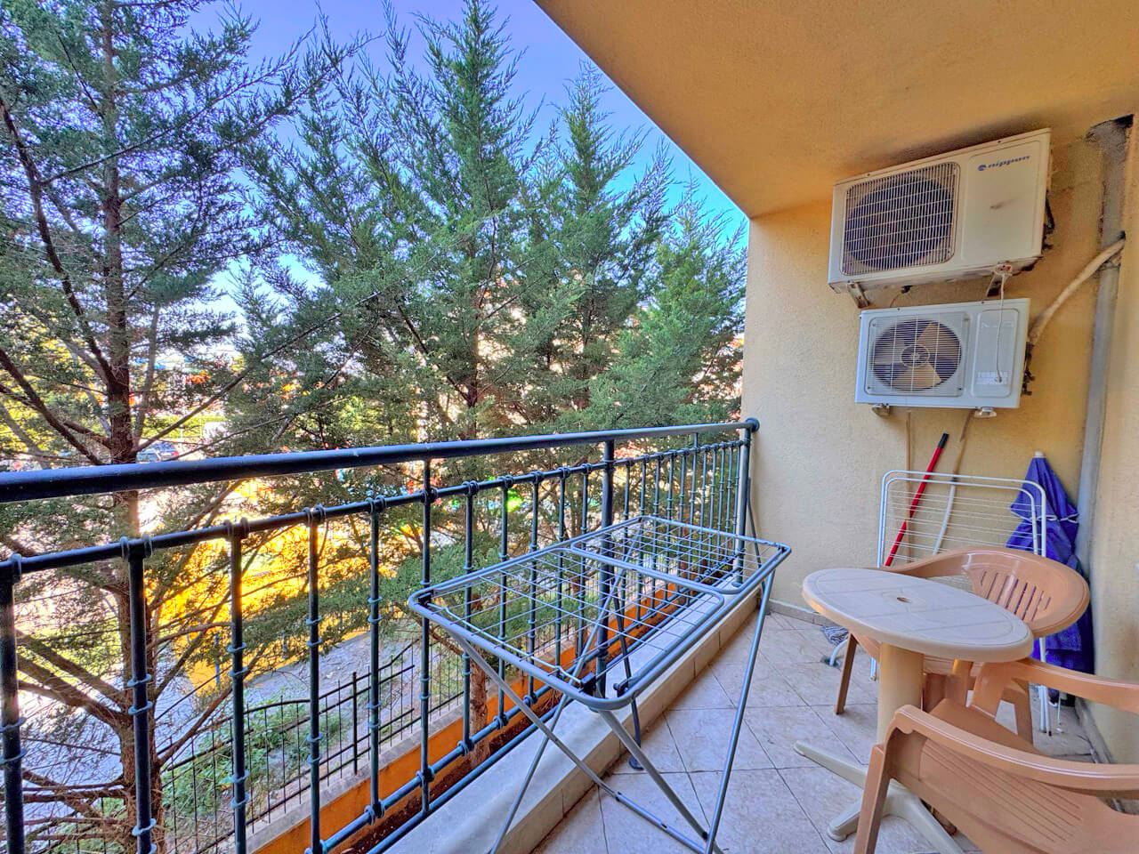 Klid a pohodlí v Sunny Beach – zařízený apartmán s jednou ložnicí a nízkým poplatkem za údržbu