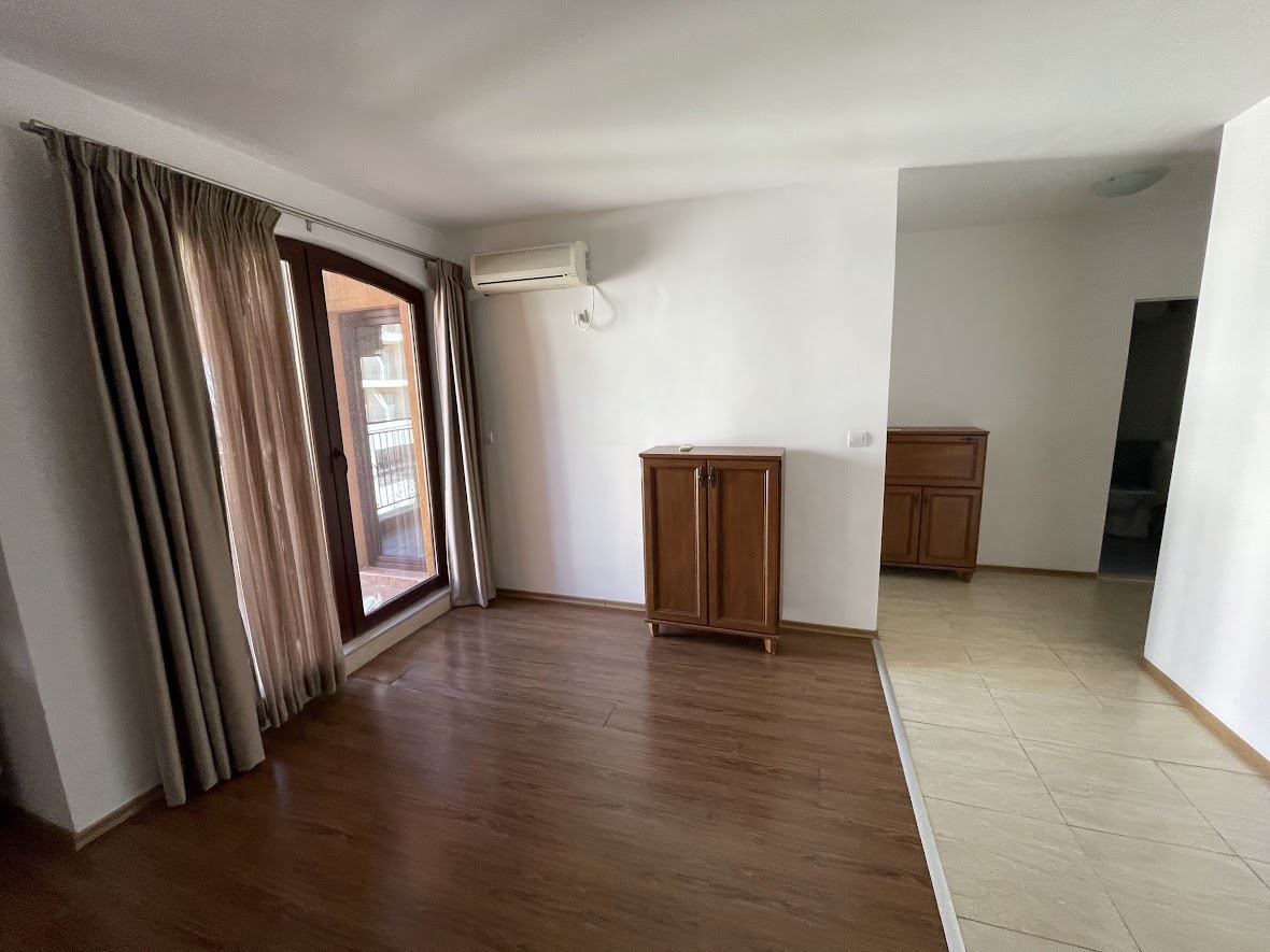 Výhled na moře a prvotřídní lokalita – byt v komplexu se službami, Aheloy