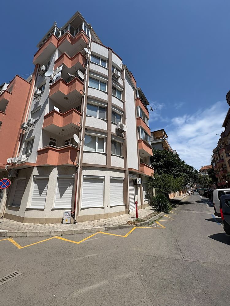 Apartmán s jednou ložnicí ve Starém městě Pomorie – kompletně zařízený, v obytné budově a připravený k nastěhování