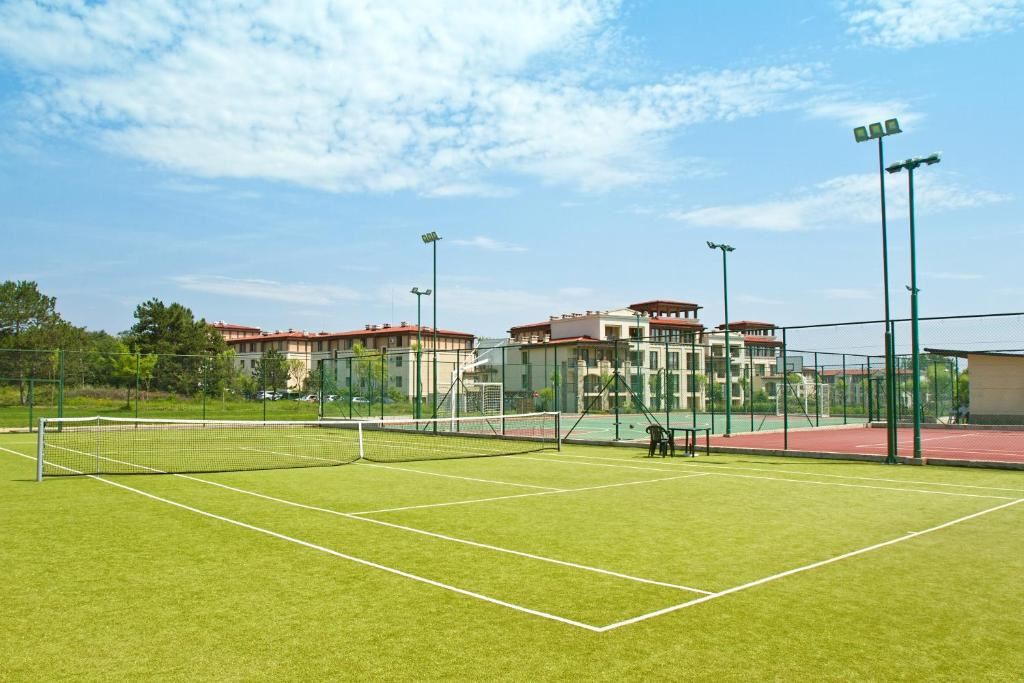 Zařízený dvoupokojový byt s jednou ložnicí v elitním komplexu s bazény a sportovními zařízeními