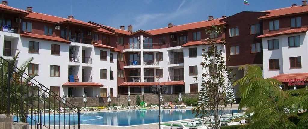 Prostorný apartmán s jednou ložnicí a výhledem do zeleně v Nesebaru – připravený k nastěhování