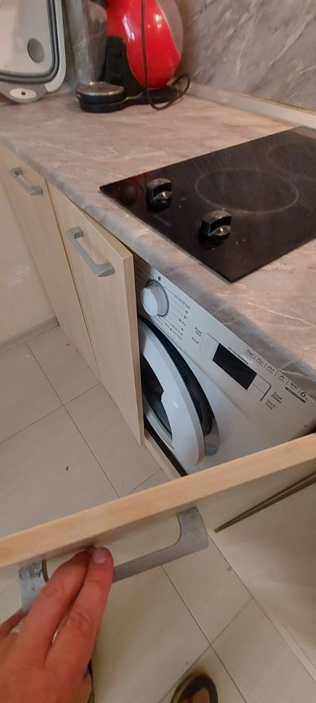 Útulný apartmán u moře s prostornou terasou a nízkým poplatkem za údržbu mezi Slunečným pobřežím a Sveti Vlas