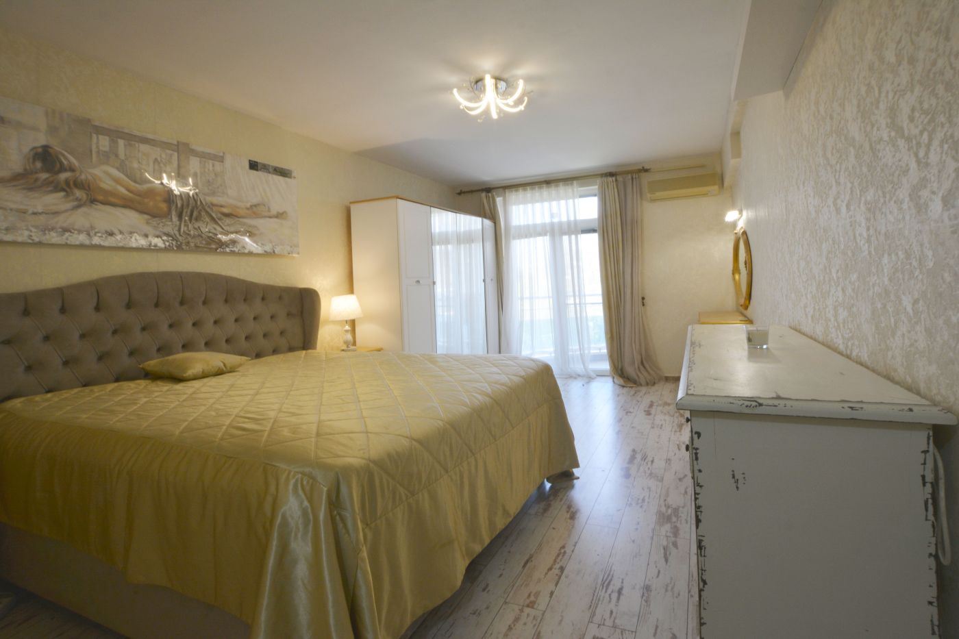 Luxusní třípokojový apartmán s výhledem na moře na první linii v Ravdě – 114 m², dvě terasy a maximální komfort
