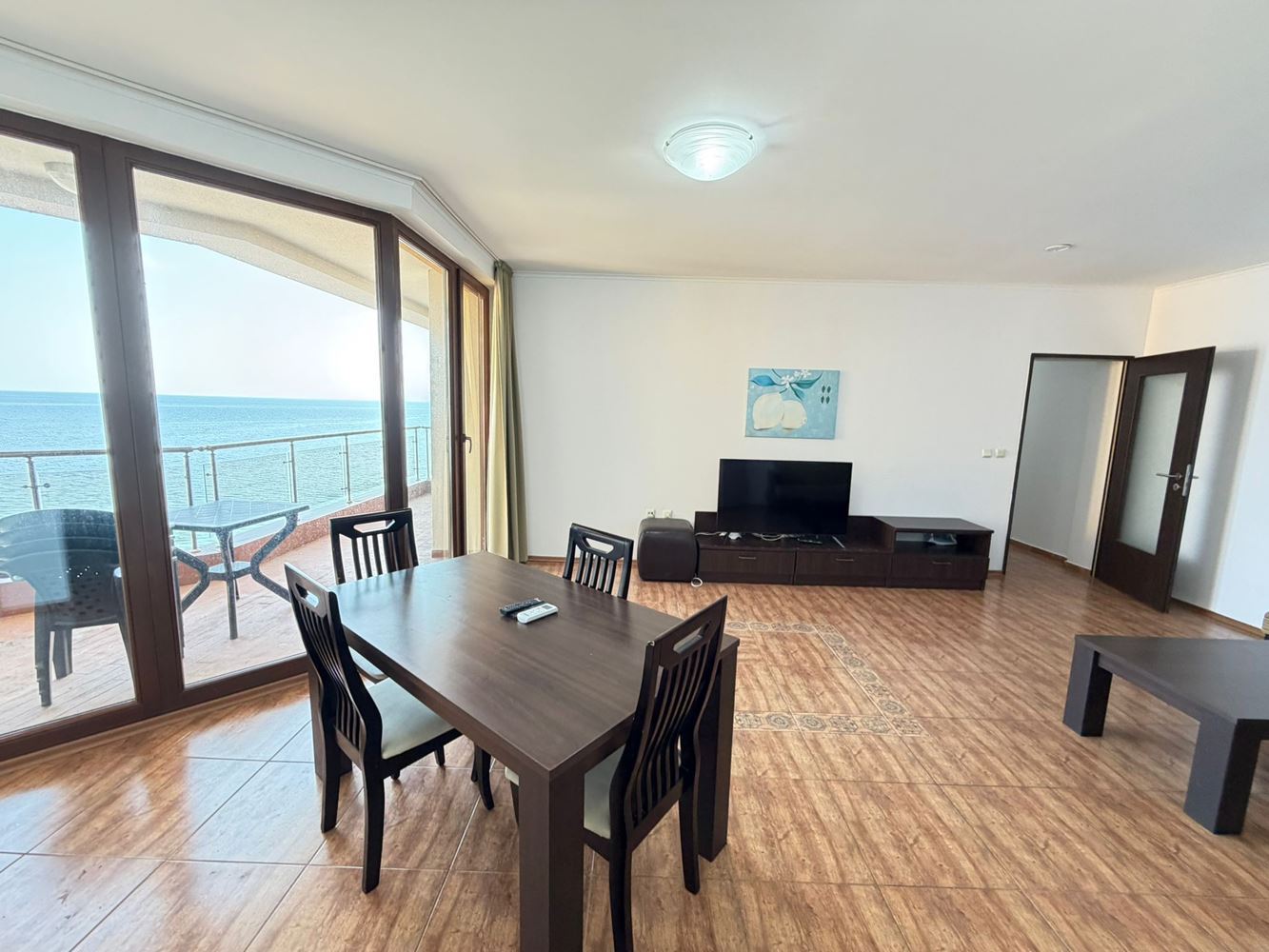 Apartmán se dvěma ložnicemi a přímým výhledem na moře v první linii u moře v Nesebaru