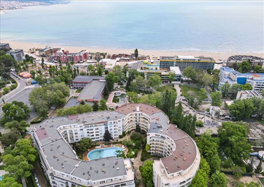 Perfektní prázdninová investice s výbornou polohou – prostorný byt 100 m od moře