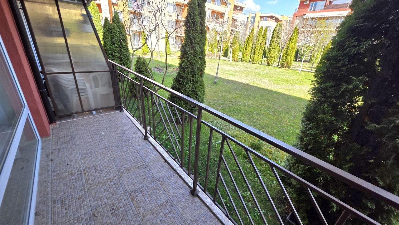 Praktické a útulné studio na Slunečném pobřeží – komfort a klid s výhledem na bazén