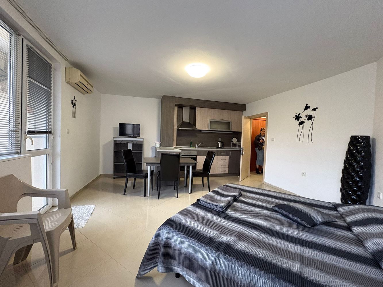 Prostorné plně zařízené studio v Pomorie – východní orientace a výborná poloha 400 m od moře