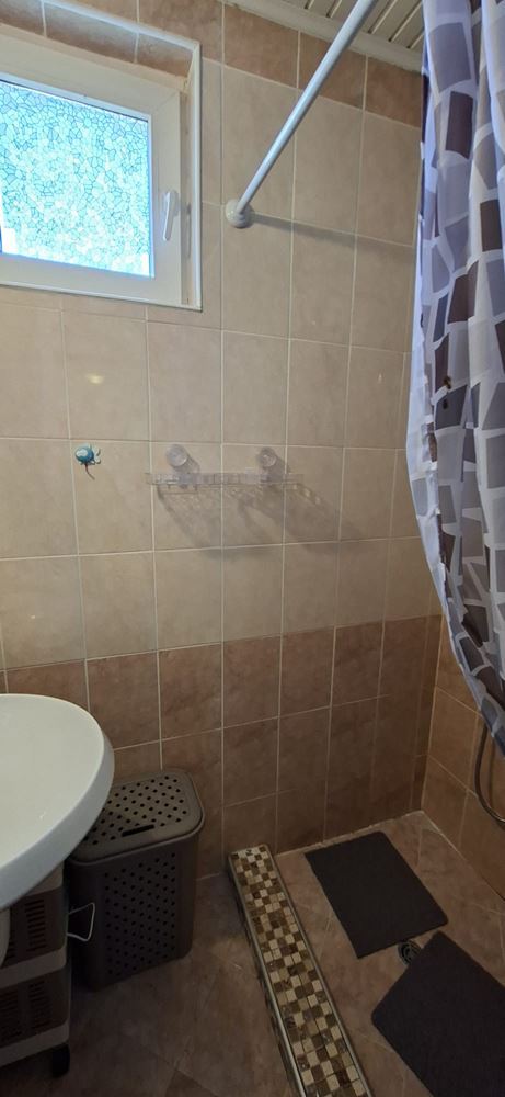 Prostorný a světlý byt s jednou ložnicí v udržovaném komplexu poblíž Slunečného pobřeží