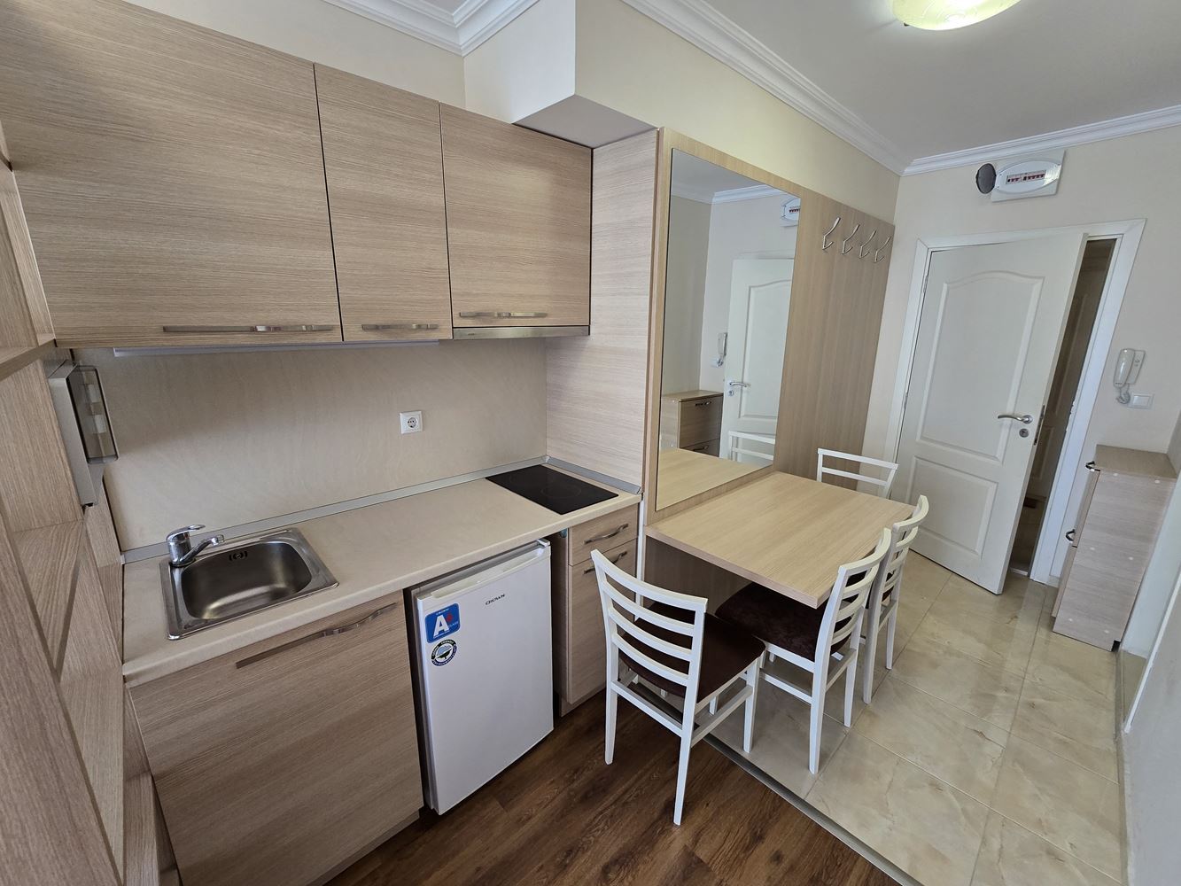 Moderní apartmán s jednou ložnicí v Slunečném pobřeží – nová rekonstrukce, skvělá investice a připravený k nastěhování