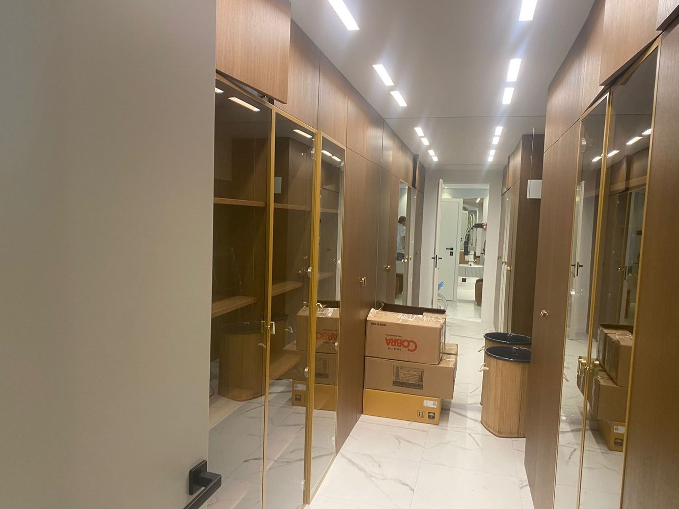 Elegantní a prostorný třípokojový apartmán v první linii u moře v Nesebaru – panoramatický výhled na moře a prémiový komfort
