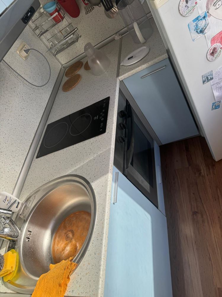Jedinečný dvoupokojový apartmán v samém centru Pomorie – pouhých 100 metrů od pláže!