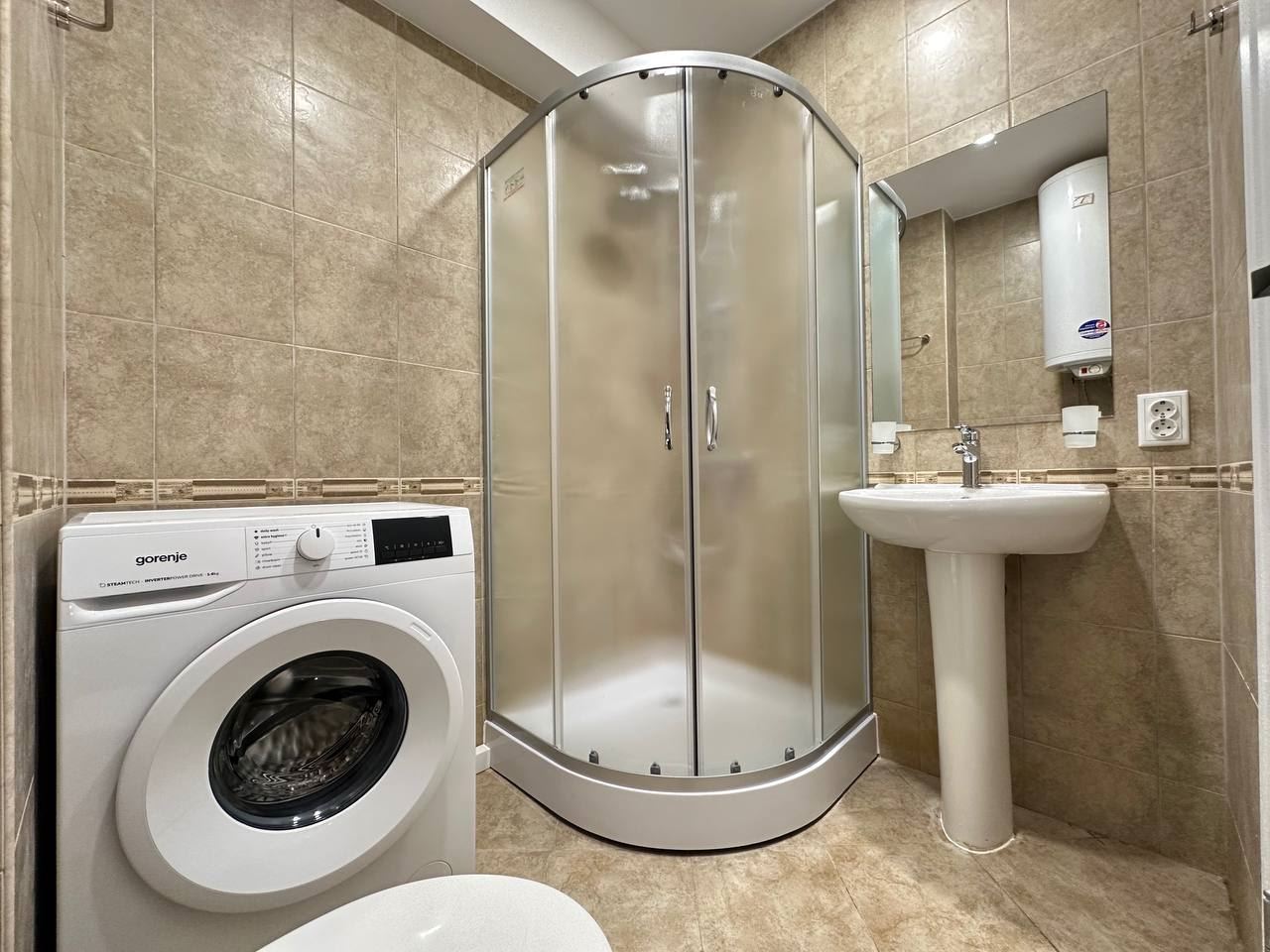 Stylový a útulný apartmán s přímým vstupem k bazénu – moderní studio v uzavřeném komplexu 300 m od moře