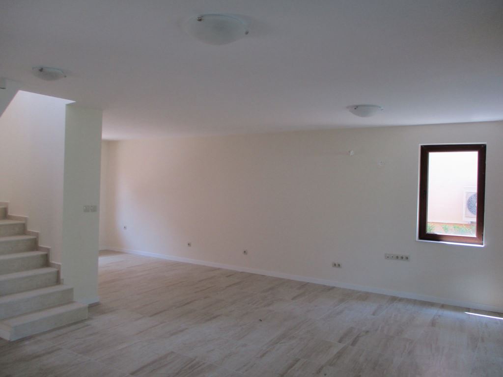 Dvoupodlažní řadový dům v komplexu „Green Life“, Sozopol – stylový život jen pár kroků od pláže