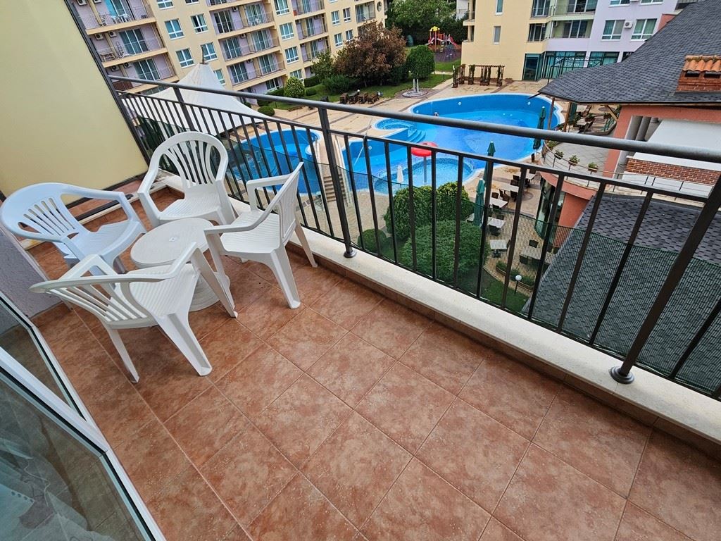 Exkluzivní 2pokojový apartmán s panoramatickým výhledem na bazén ve Slunečném pobřeží