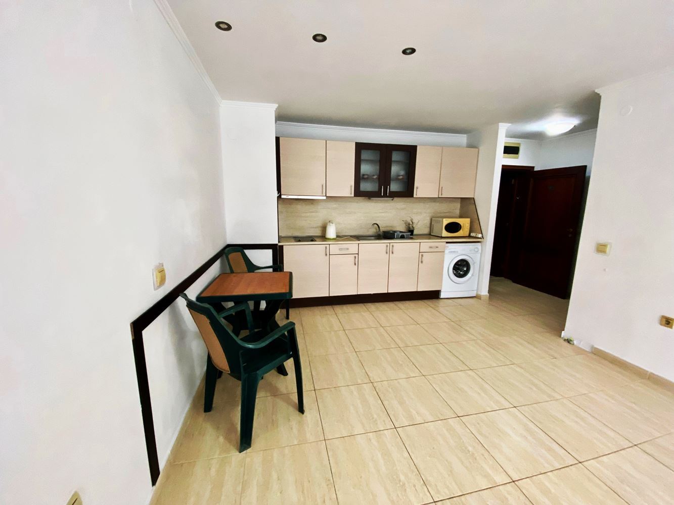 Luxus a klid v první linii u moře ve Sveti Vlas – prostorný apartmán s jednou ložnicí a výhledem na bazén