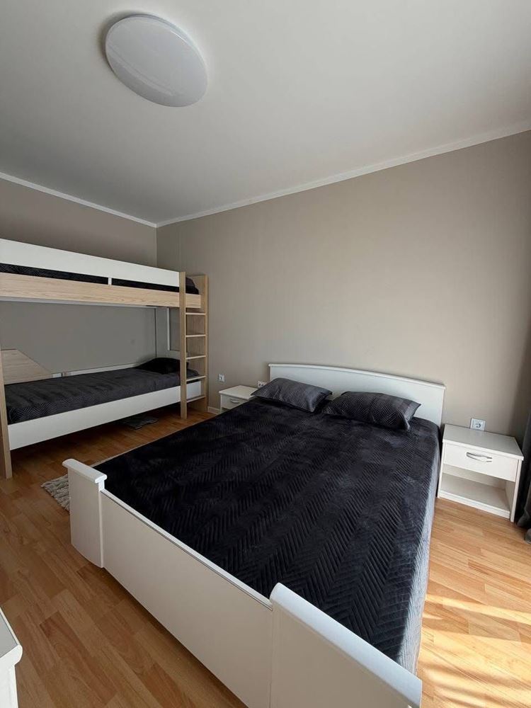 Prostorný apartmán se dvěma ložnicemi a výhledem na moře v první linii v Ravdě