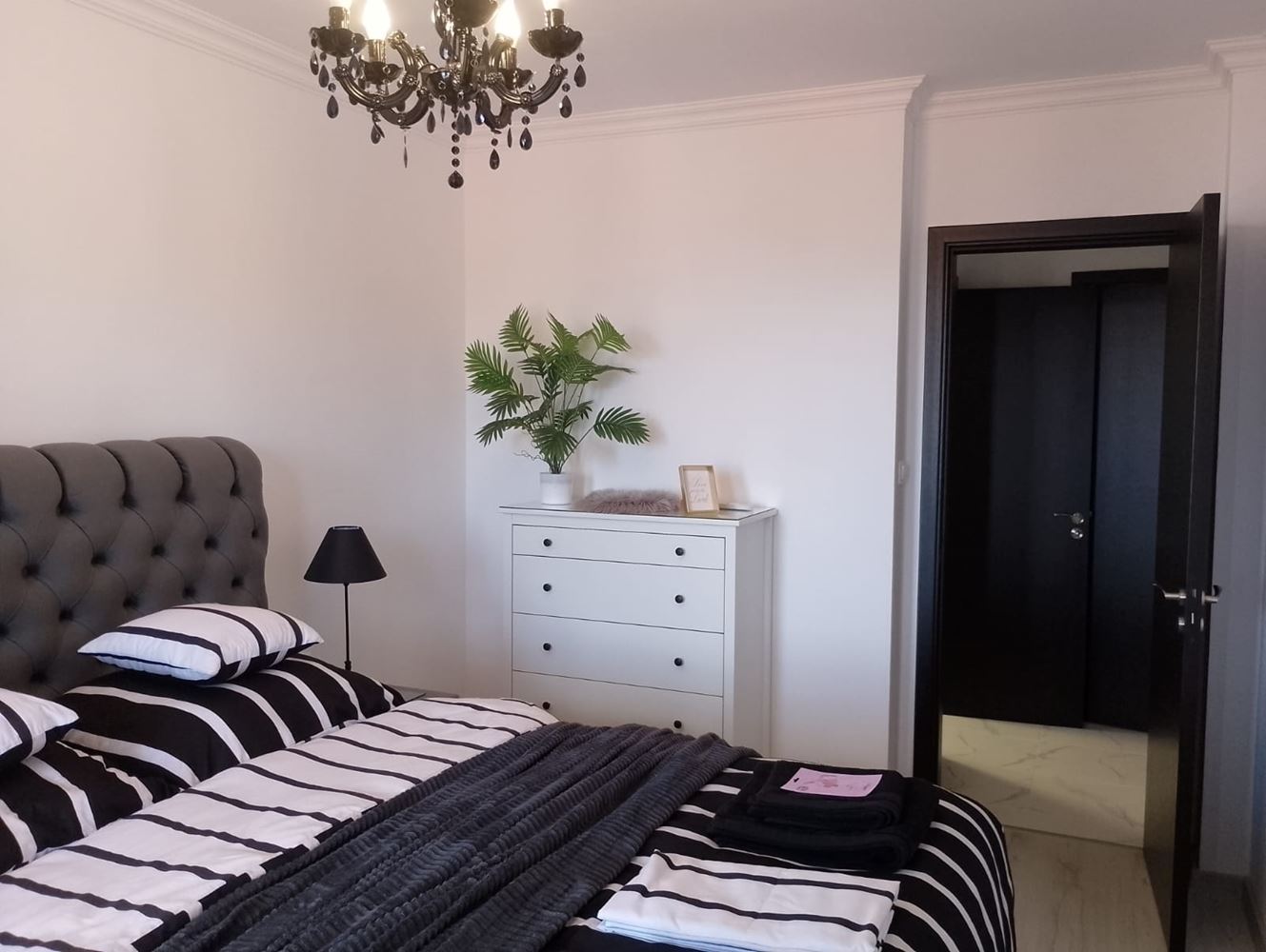 Luxusní třípokojový byt s panoramatickým výhledem na moře a hory v exkluzivním komplexu ve Sveti Vlasu