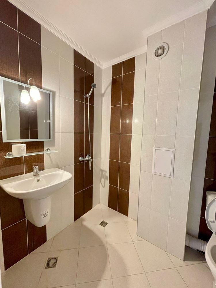 Útulný apartmán s jednou ložnicí a výhledem na bazén v klidném komplexu ve Slunečném pobřeží
