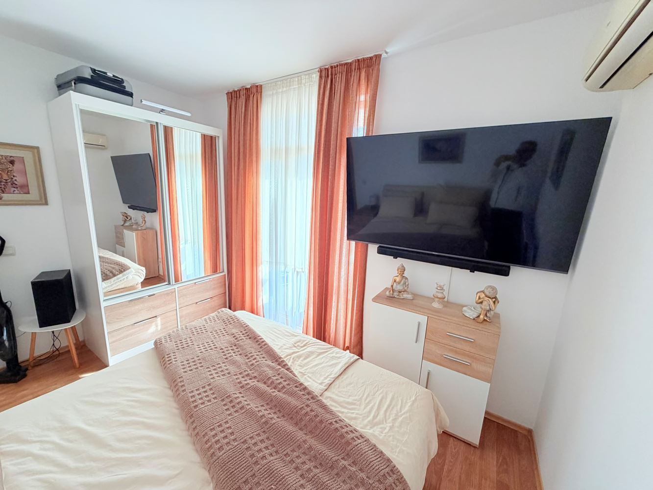 Luxusní apartmán se dvěma ložnicemi a výhledem na bazén v Aheloy – kompletně zařízený a připravený k nastěhování