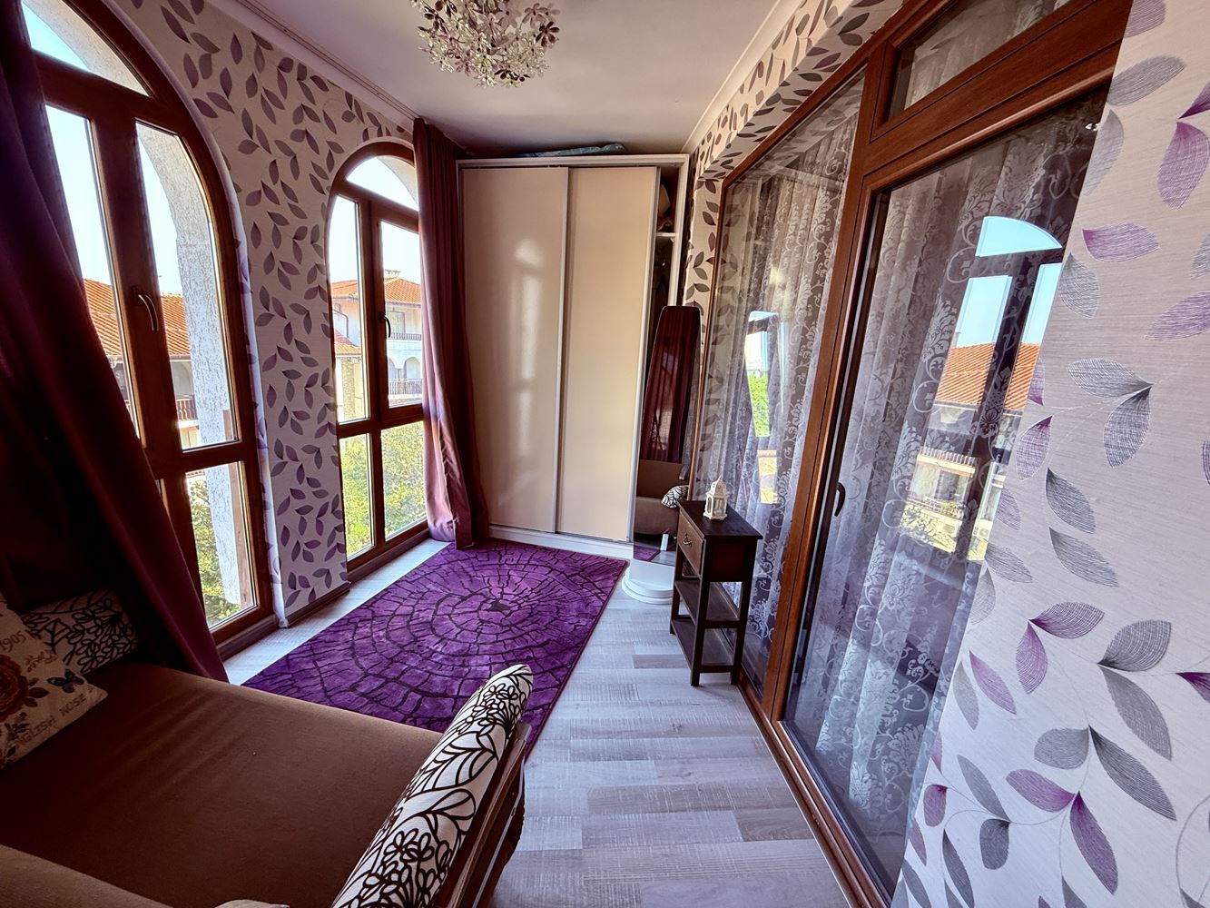 Apartmán v první linii ve Sveti Vlas – stylová nemovitost u pláže a jachetního přístavu „Marina Dinevi“