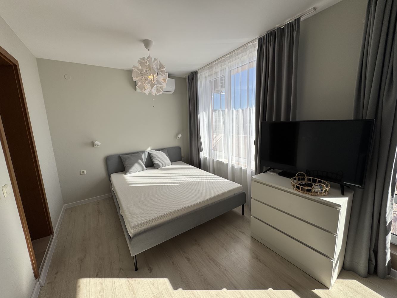 Studio s výhledem na bazén v komplexu s vynikající infrastrukturou na Slunečném pobřeží