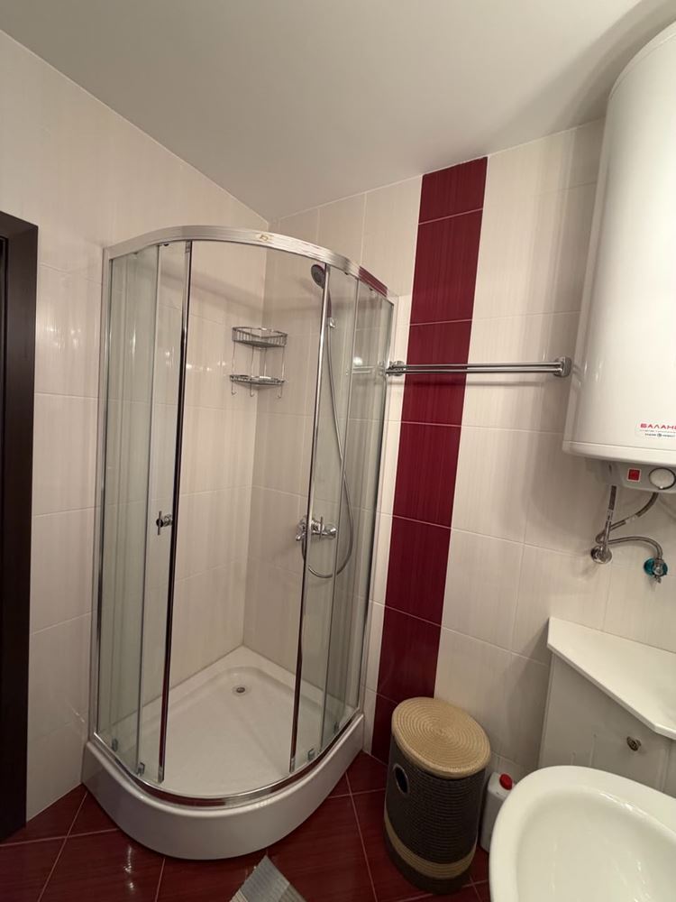 Útulný apartmán s jednou ložnicí v Ravdě v komplexu – připravený k bydlení