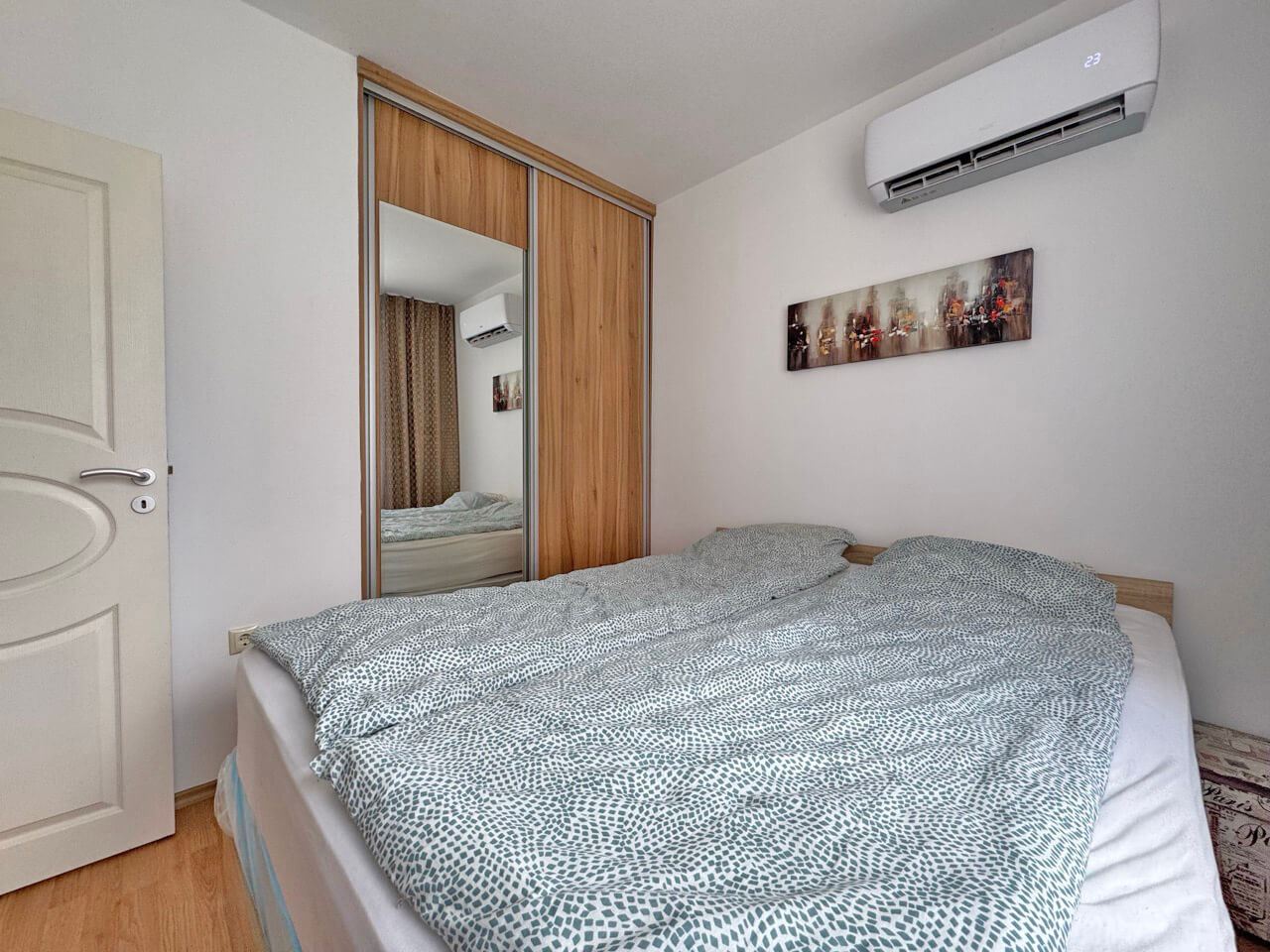 Luxusní apartmán s jednou ložnicí s výhledem na bazén v prestižním komplexu na Slunečném pobřeží
