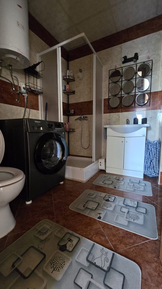 Stylový apartmán s jednou ložnicí v elitním komplexu ve Sveti Vlas – komfort, klid a celoroční pohodlí