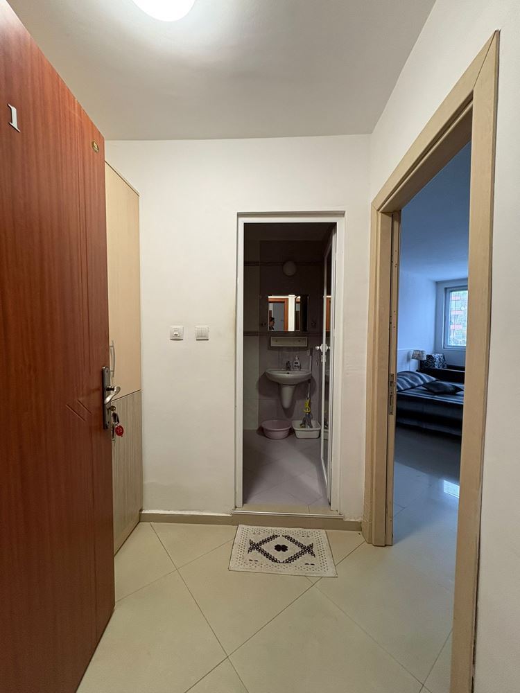 Prostorné plně zařízené studio v Pomorie – východní orientace a výborná poloha 400 m od moře