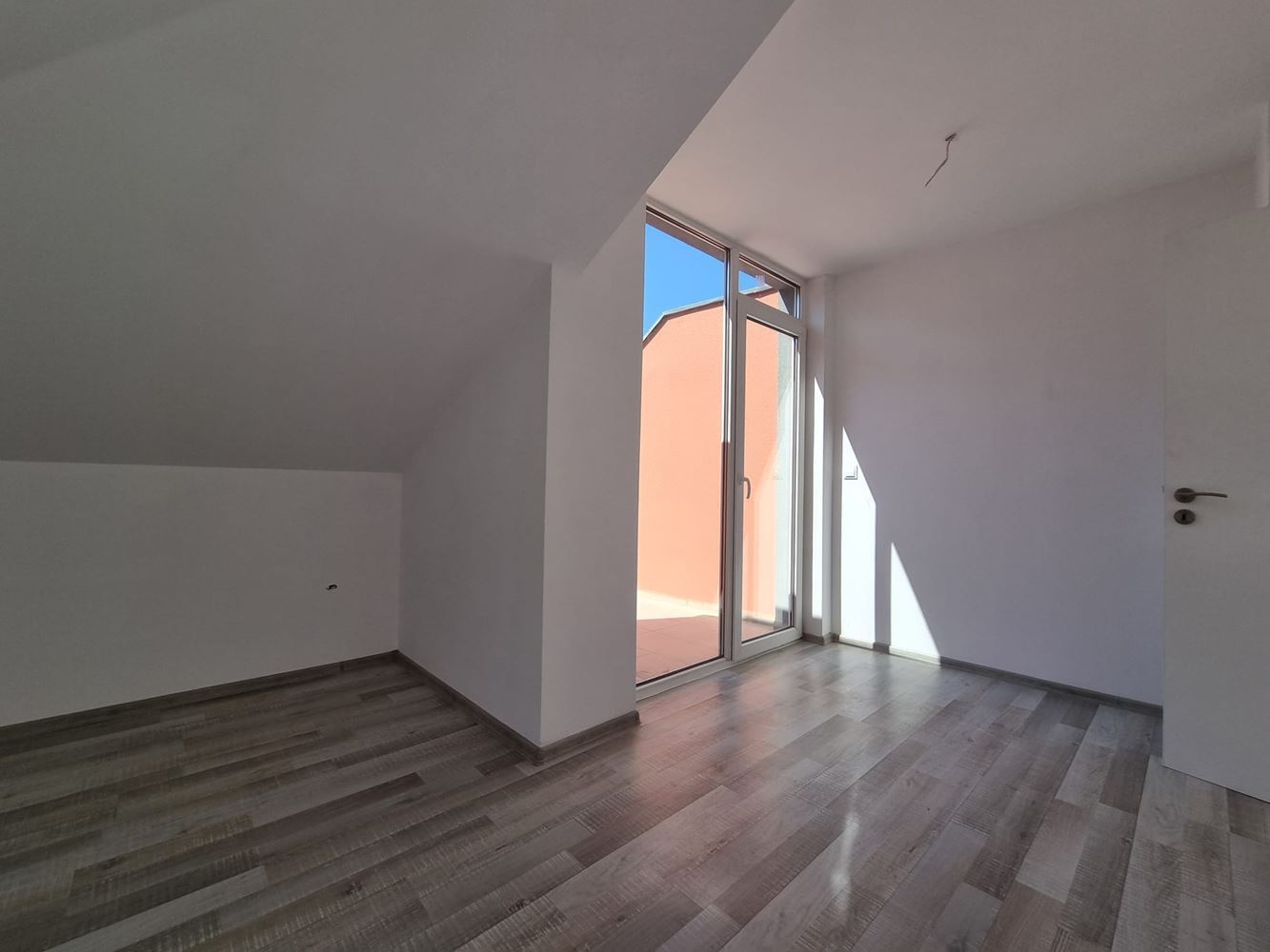 Světlý a moderní byt ve výborné lokalitě – kombinace komfortu, přírody a mořské atmosféry