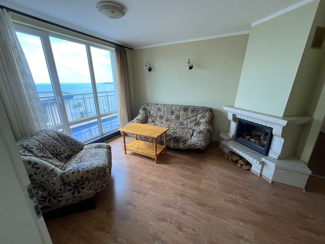 Apartmán se dvěma ložnicemi v první linii v Pomorie s působivým panoramatickým výhledem na moře