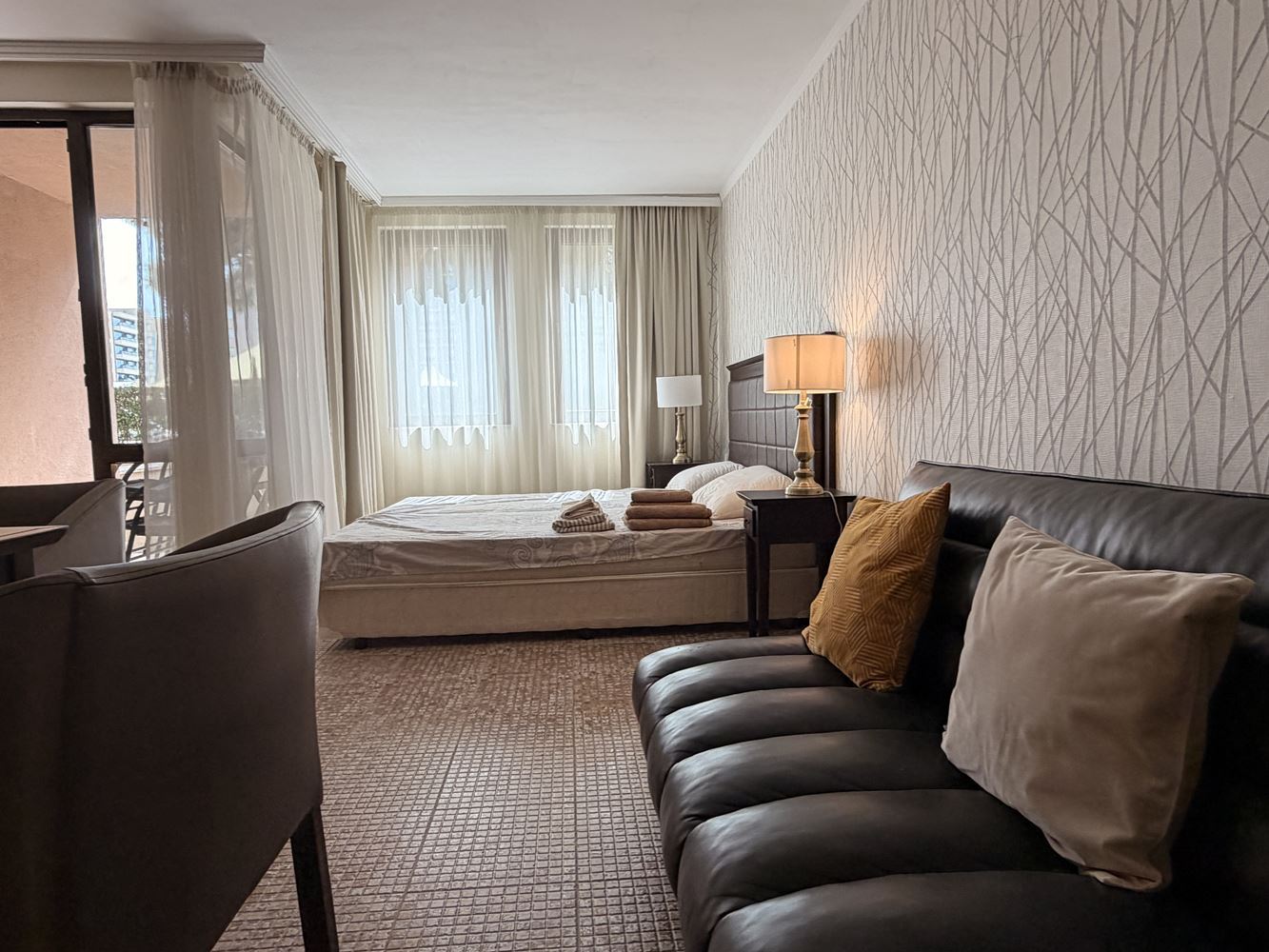 Exkluzivní studio se zahradou a přímým přístupem k bazénu – 100 m od moře ve Slunečném pobřeží