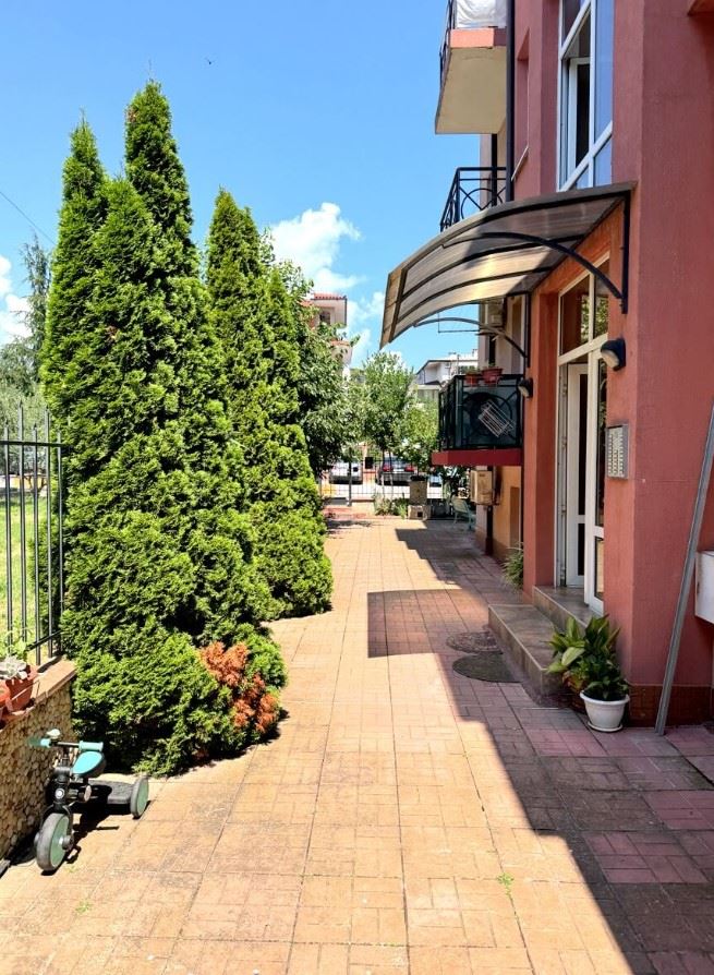 Prostorný apartmán s jednou ložnicí 200 metrů od moře v Ravdě – pohodlný domov u pobřeží