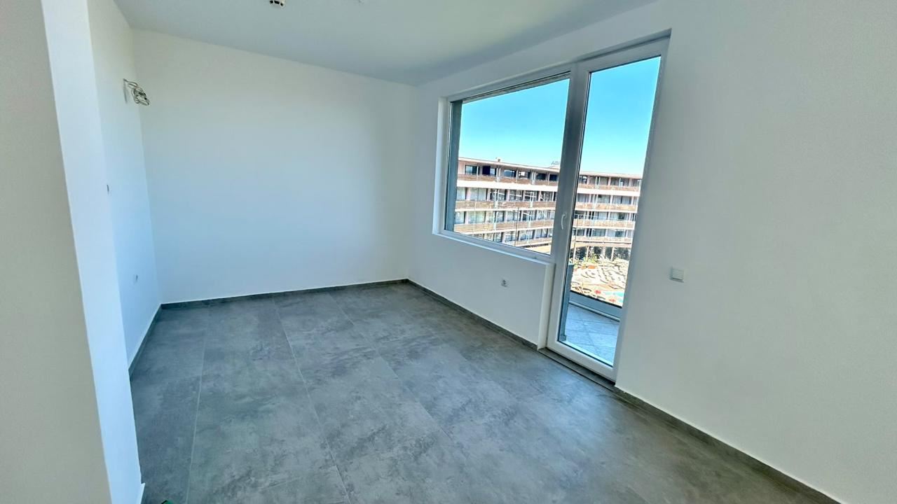 První linie ve Slunečném pobřeží – prostorný apartmán s jednou ložnicí s výhledem na moře, hory a město