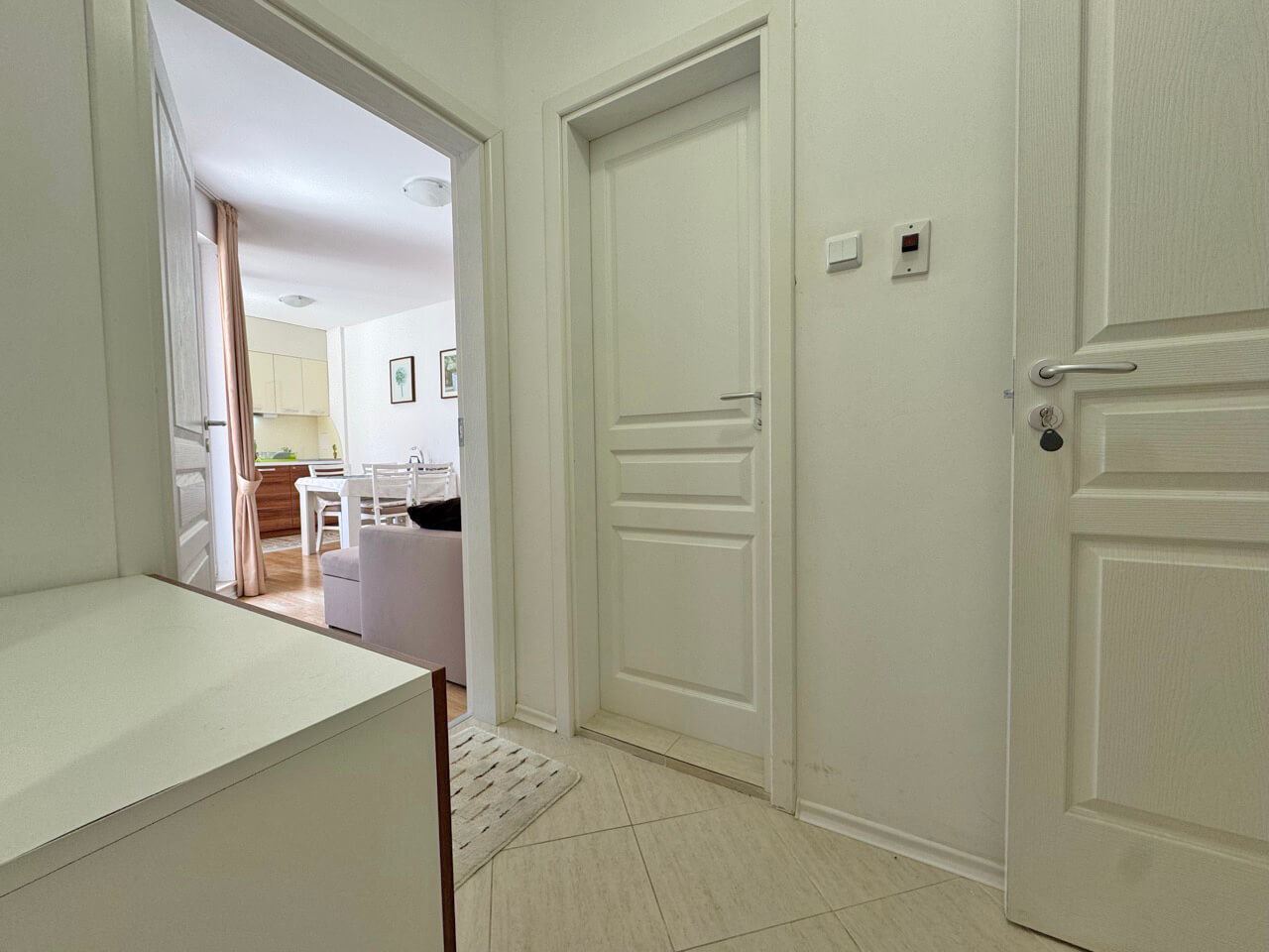 Elegantní apartmán s jednou ložnicí s výhledem na bazén v luxusním komplexu na Slunečném pobřeží
