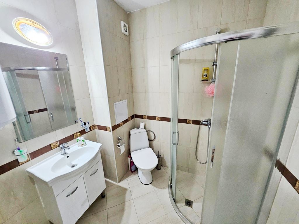 Stylový apartmán s jednou ložnicí s výhledem na bazén v letovisku Slunečné pobřeží