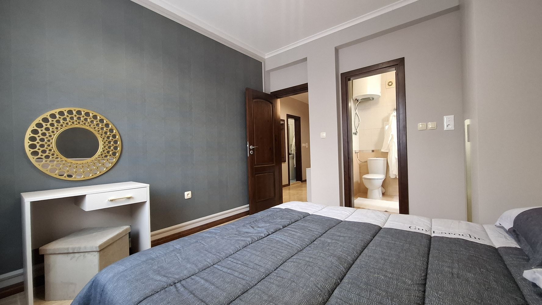 Luxusní apartmán se dvěma ložnicemi v první linii u moře ve Svatém Vlasu – jedinečná mořská atmosféra a prestižní komfort