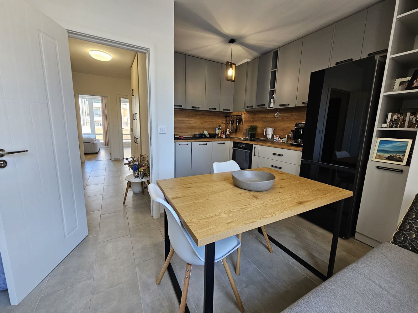 Prostorný a světlý byt se dvěma ložnicemi a dvěma velkými terasami v Meden Rudnik – ideální pro rodinu nebo investici