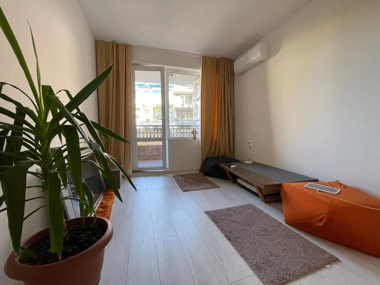 Zařízený apartmán s jednou ložnicí bez poplatku za údržbu v Sarafovu