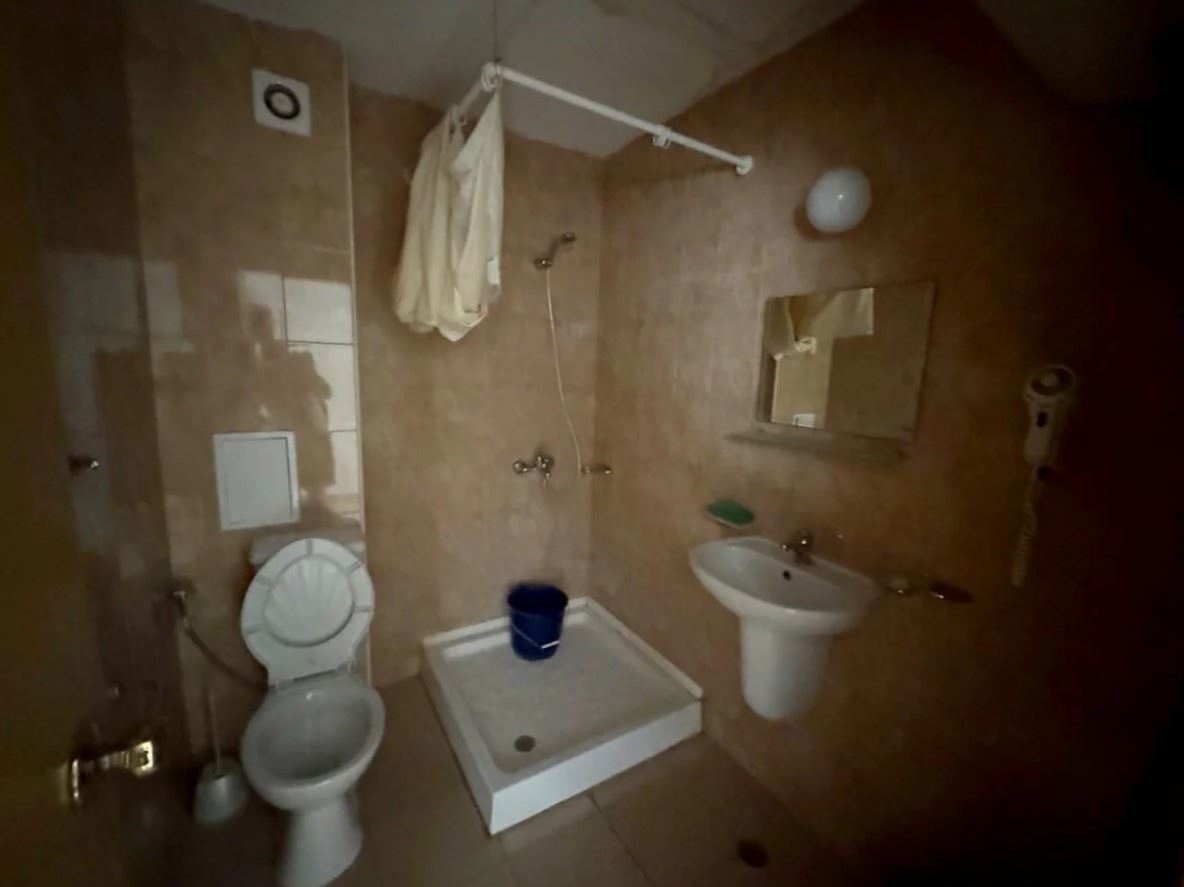 Apartmán s jednou ložnicí 300 metrů od pláže v Slunečném pobřeží – skvělá příležitost k rekonstrukci a investici
