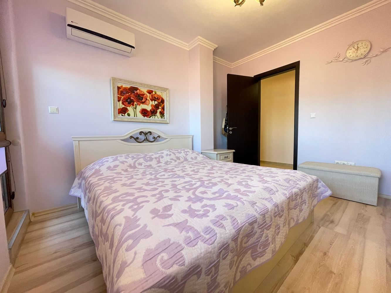 Panoramatický apartmán se třemi ložnicemi jen pár kroků od moře a jachtařského přístavu ve Sveti Vlas