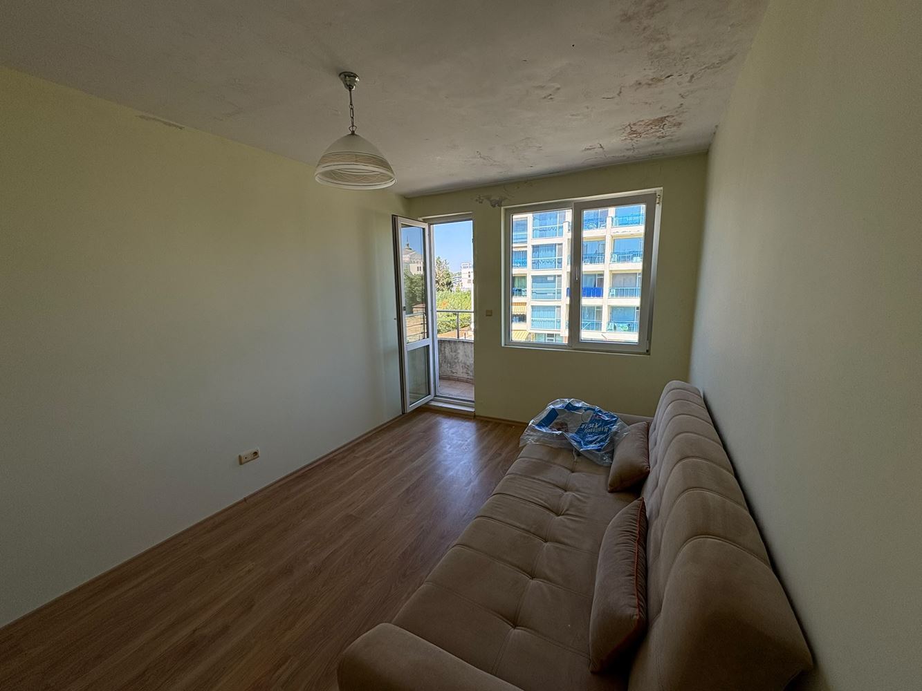 Pomorie 300 m od moře – zařízený apartmán s jednou ložnicí v komplexu s bazénem