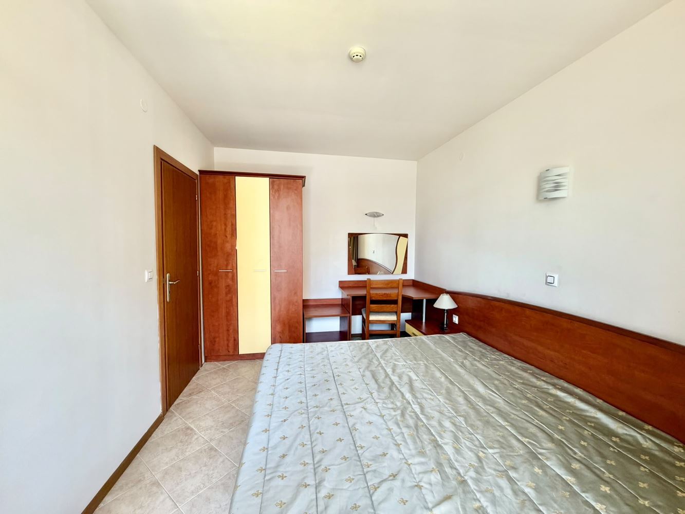 Prostorný apartmán s jednou ložnicí a výhledem na moře ve druhé linii od moře na Slunečném pobřeží