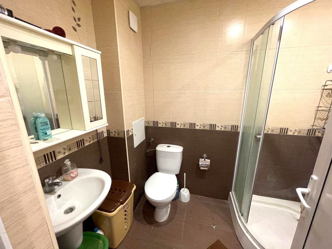 Velký apartmán s jednou ložnicí 100 metrů od pláže v Pomorie s přímým přístupem k bazénu