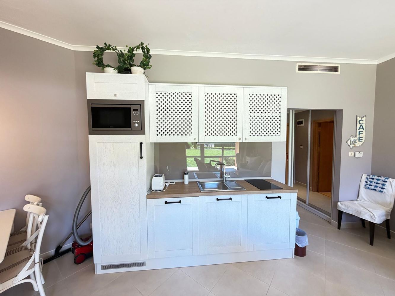 Apartmán s jednou ložnicí s přímým vstupem k bazénu v Sunny Beach – luxus, prostornost a prvotřídní vybavení